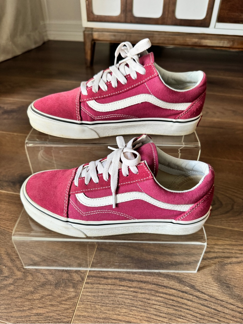 Vans women’s Old Skool Sneakers in Pink with White Stripe